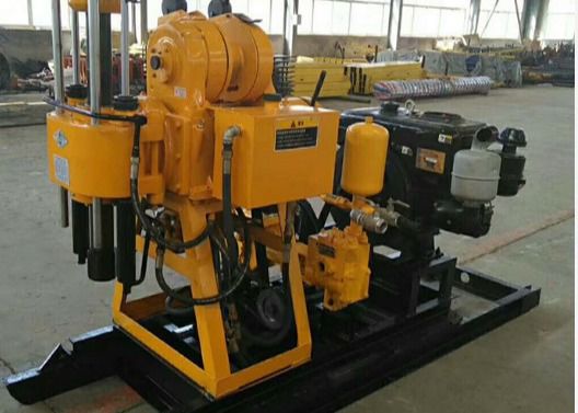 डीप रॉक 100 मीटर 12.5Mpa 18KW वाटर वेल ड्रिलिंग रिग
